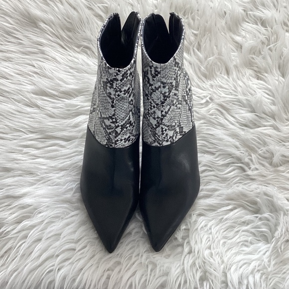 Just Fab X Jessie James Decker Black/snakeskin print booties - Picture 3 of 7